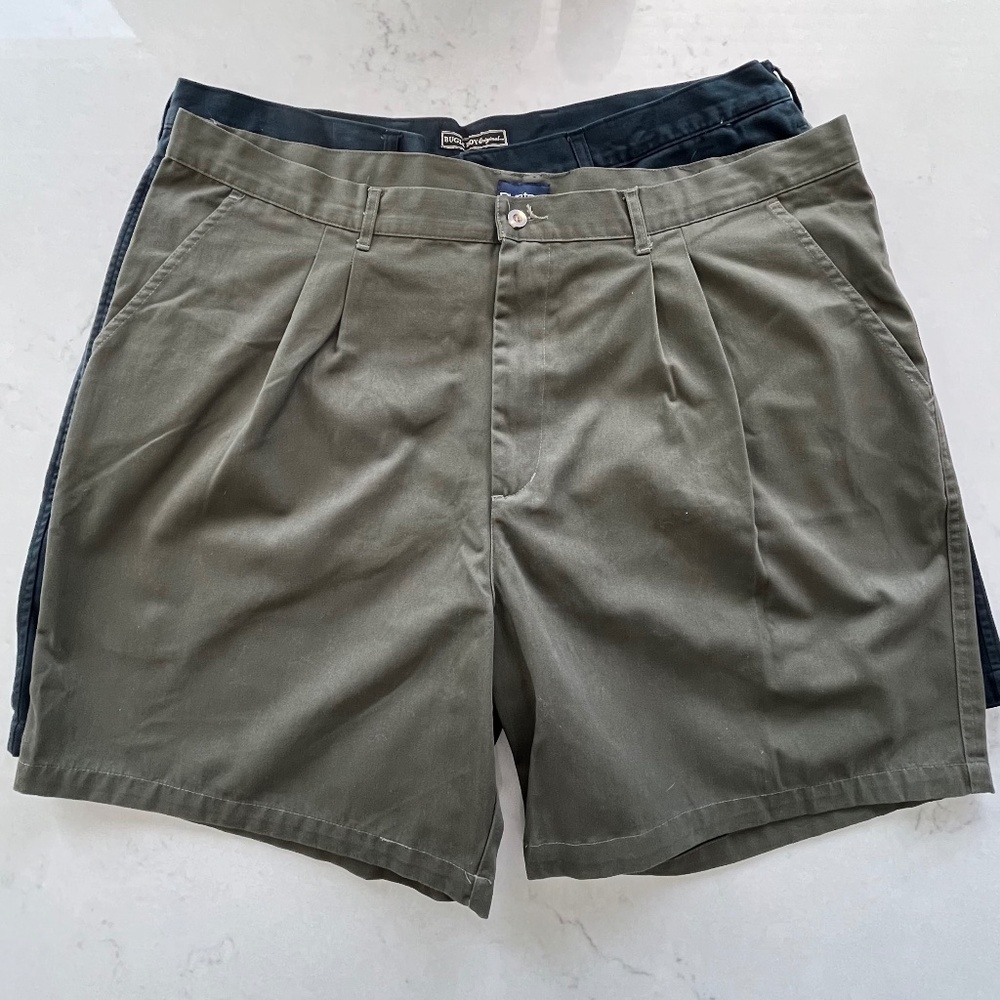2 Shorts Size 42
